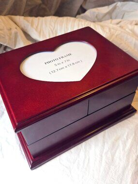 NEW IN BOX NIB BEAUTIFUL NEW UNUSED jewelry box. Swing-out drawers. GIFT QUALITY